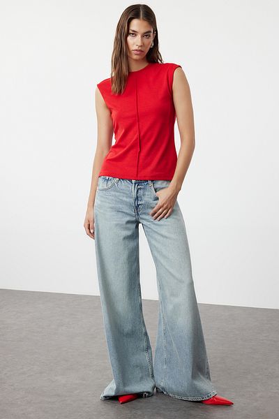 Trendyol Collection Flexible Viskose, rote taillierte Bluse - weicher Stoff, tailliert TWOSS24BZ00432
