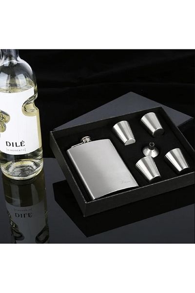 hediyeconcepti 9oz Moscow Whiskey Bottle - 304 Stainless Steel Liquor Flagon and Special Flask Set