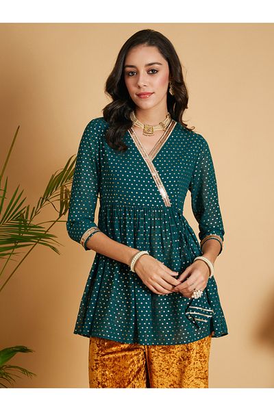 Sassafras By Styli بلوزة بيبلوم ملفوفة بطبعة رقائق معدنية مطرزة
