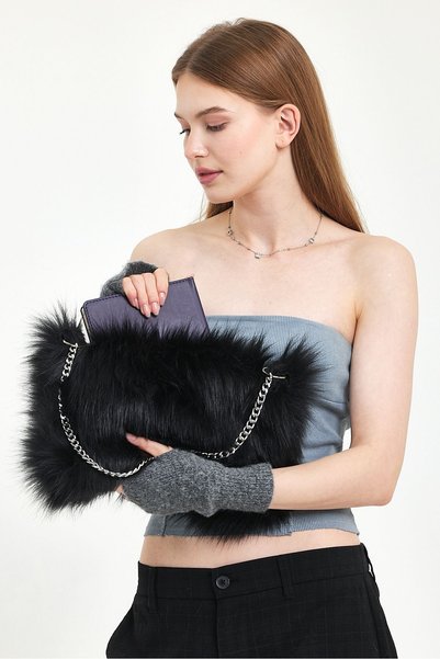 Fluffy Turkey Zincir Detaylı Angel Baget Çanta / Zincirli Suni Kürk Peluş Kadın Çantası (BOY:19 EN:27)