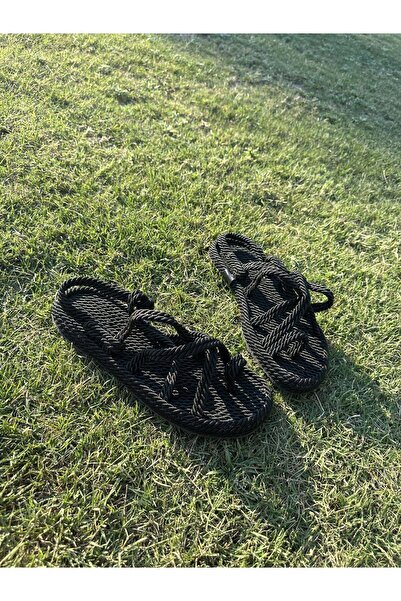 Pubblica صندل رجالي من القش باللون الأسود