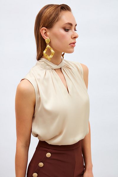Sateen Bluză din satin culoare piatră - guler detaliat