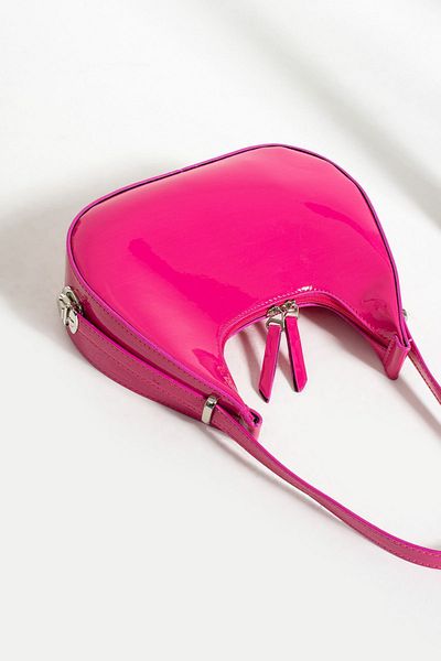 Rosmod Geantă de umăr bagheta din piele fucsia, cu detaliu special pentru curea