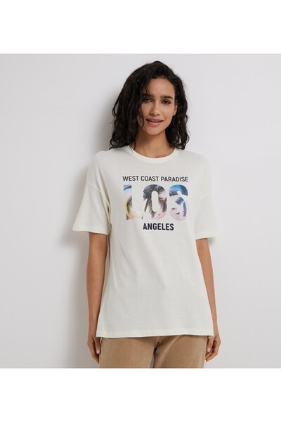 Aeropostale تي شيرت نسائي بأكمام قصيرة وياقة دائرية وطبعة نص كريمي