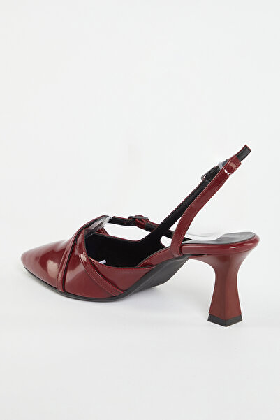 TRENDYOL SHOES Bordó lakkbőr övcsat részletes női vastag sarkú cipő TAKSS24TO00007