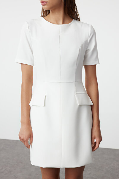 Kolekcia Trendyol Ecru objemné mini šaty A-line - TWOSS24EL01092