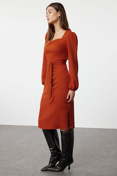 Trendyol Collection Hnědé midi šaty rovného střihu - Twoaw23El00895