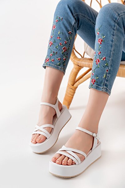 Aymood Beyaz Dolgu Kadın Sandalet 861-1016