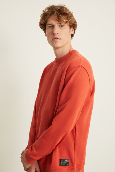 GRIMELANGE Φούτερ NATAS Ανδρική κανονική εφαρμογή 3 κλωστών με στρογγυλή λαιμόκοψη με ετικέτα με λεπτομέρεια τούβλο