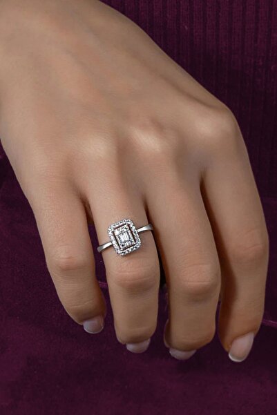 TEK TARZIM TAKI Baget Taşlı Rodyumlu 925 Ayar Gümüş Yüzük