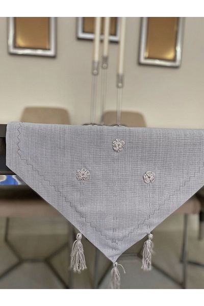 Parla Life Glitter Grey Linen Flower Motif Runner (προσαρμοσμένο μέγεθος)