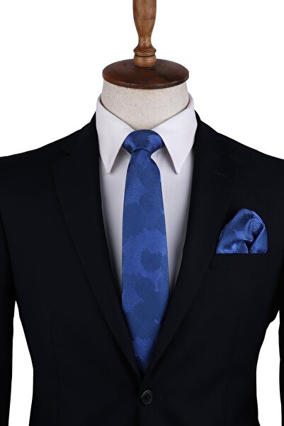 Kravatkolik Ανδρικό μαντήλι με μπλε λουλούδια κλασική γραβάτα Kk10472