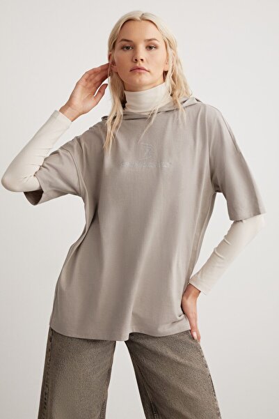 GRIMELANGE Nıxıe Kadın %100 Organik Relaxed Pamuklu Taş Işlemeli Kapüşonlu Kısa Kollu Gri T-shirt