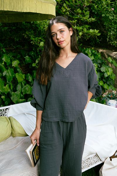 Handarte Nature Anthracite V-Neck Lodos Top