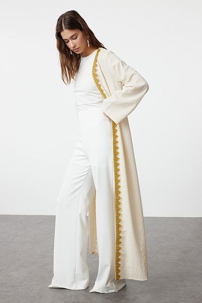 Trendyol Modest Hellbeige, goldfarbene, gewebte Detailkappe - Ferace/Abaya TCTAW25KF00000