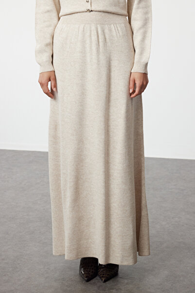 Trendyol Modest Σετ πλεκτών ζακέτα και φούστα - Λεπτομέρειες με πέτρινο κουμπί TCTAW25US00014