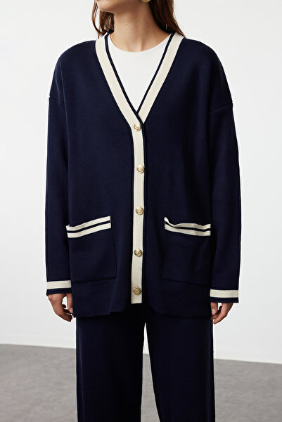 Trendyol Modest Темно-синій трикотажний кардиган і брючний комплект із золотим ґудзиком і кишенею TCTAW24US00107