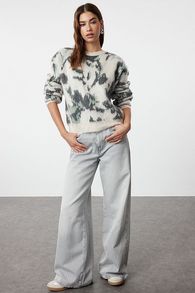 Trendyol Collection Pullover mit Rundhalsausschnitt und Steinstruktur - TWOAW24KZ00214