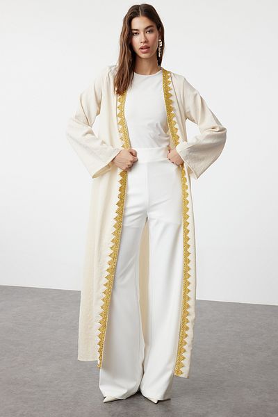 Trendyol Modest Hellbeige, goldfarbene, gewebte Detailkappe - Ferace/Abaya TCTAW25KF00000
