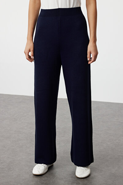 Trendyol Modest Темно-синій трикотажний кардиган і брючний комплект із золотим ґудзиком і кишенею TCTAW24US00107