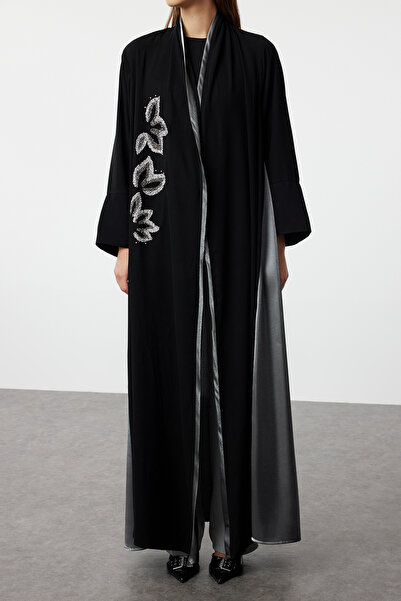 Trendyol Modest Medina Black Silk - Κεντημένο και υφαντό καπέλο, Ferace και Abaya - TCTSS24KF00056