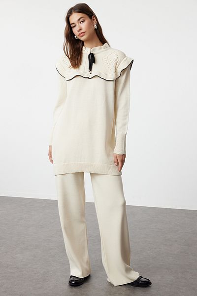 Trendyol Modest Sada pletenin s černým žebrovaným límcem Ecru - TCTAW25US00006