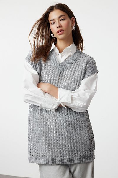 Trendyol Modest Grauer perforierter Strickpullover mit durchbrochener Stickerei - TCTAW25UV00003