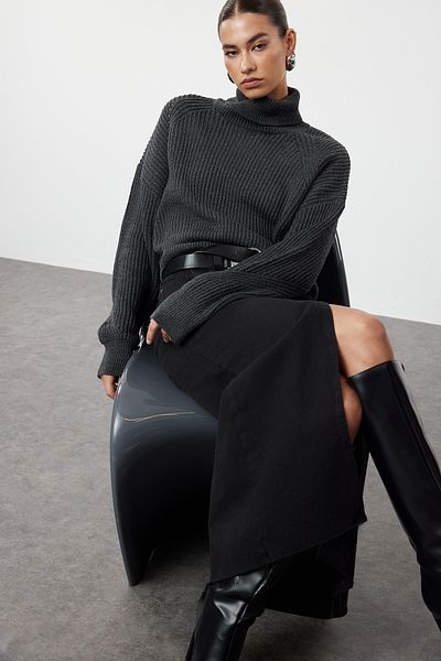 Trendyol Collection Anthracite Crop Turtleneck Sweater TWOAW25KZ00002