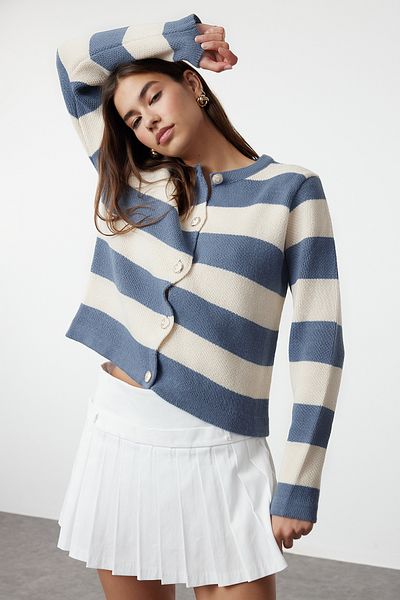 Trendyol Collection Indigofarbene, gestreifte Strickjacke – Jackenoptik, TWOAW24HI00091