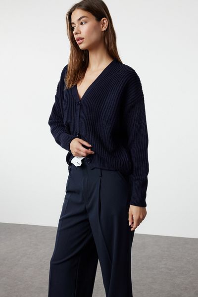 Trendyol Collection V-nyakú sötétkék kötöttáru kardigán - széles szabású TWOAW20HI0215