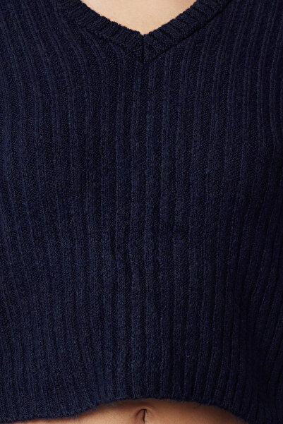 Trendyol Collection Svetr z pleteniny s měkkou texturou v námořnické modré – TWOAW22KZ1453