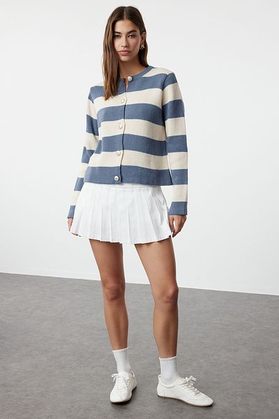 Trendyol Collection Indigofarbene, gestreifte Strickjacke – Jackenoptik, TWOAW24HI00091