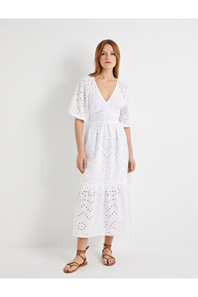 Koton Tief ausgeschnittenes, langes Kleid mit Muschelsaum, Ballonärmeln und Knöpfen