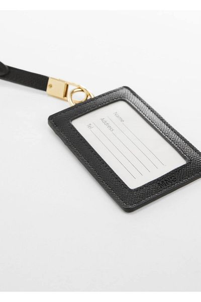 MANGO Woman Luggage Identifier
