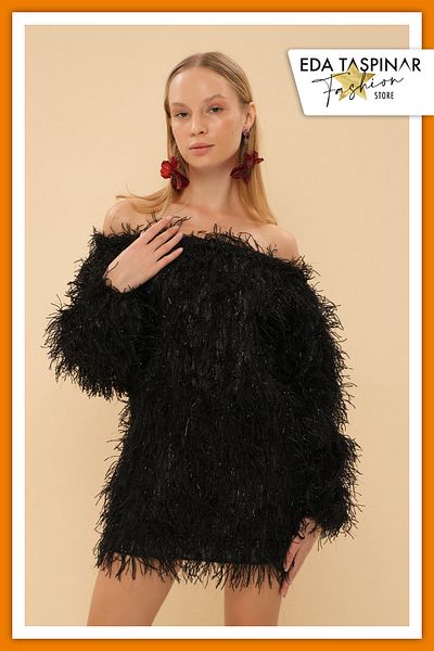 Eda Taşpınar Wide Collar Feather Party Dress