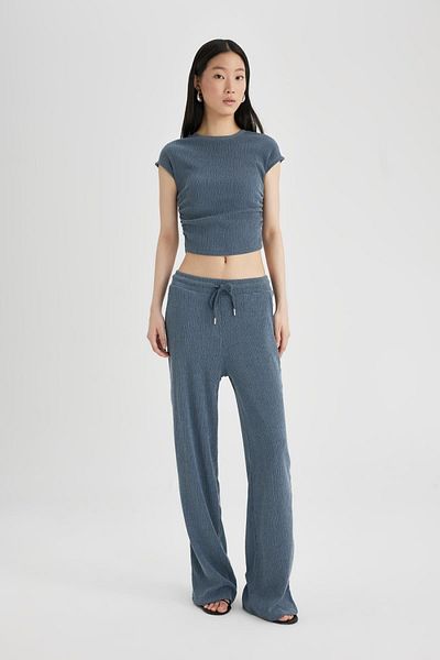 DeFacto Karotten-Fit-Jogginghose mit elastischer Taille, Schnürung und Taschen – gerader Bund C2702ax24sp