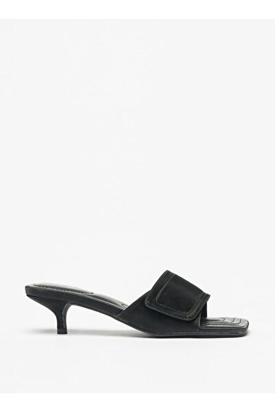 Flora Bella by Shoexpress Solid Kitten Heel Sandals