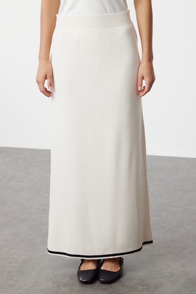 Trendyol Modest Σετ πλεκτών ζακέτα και φούστα εκρού - με σωλήνες και κουμπιά, TCTAW25US00020