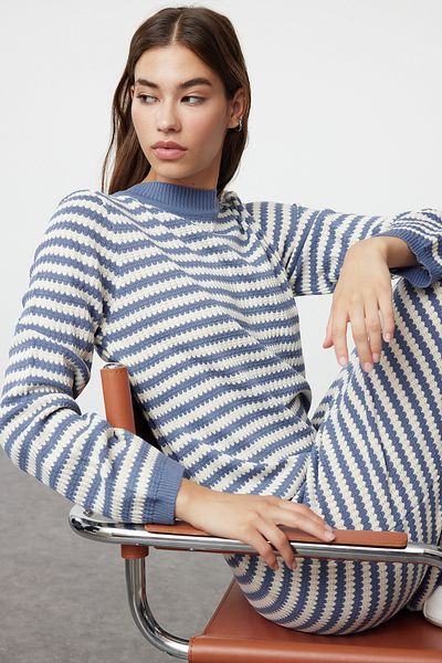 Trendyol Modest Μακρύ πλεκτό φόρεμα με ρίγες Indigo - TCTAW25EB00000