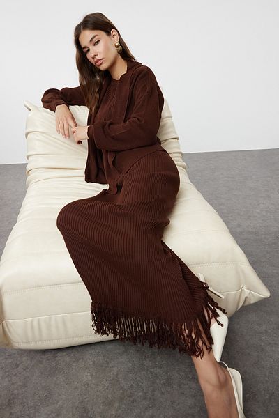 Trendyol Modest Σετ πλεκτών ζακέτα και φορέματος - Σκούρο καφέ, φούντα Αναλυτικά TCTAW25US00001
