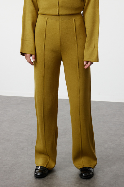 Trendyol Modest Σετ λαδιού πράσινου πλεκτού στο κάτω μέρος - Λεπτομερές ράψιμο TCTAW25US00013