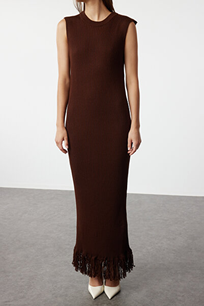 Trendyol Modest Σετ πλεκτών ζακέτα και φορέματος - Σκούρο καφέ, φούντα Αναλυτικά TCTAW25US00001