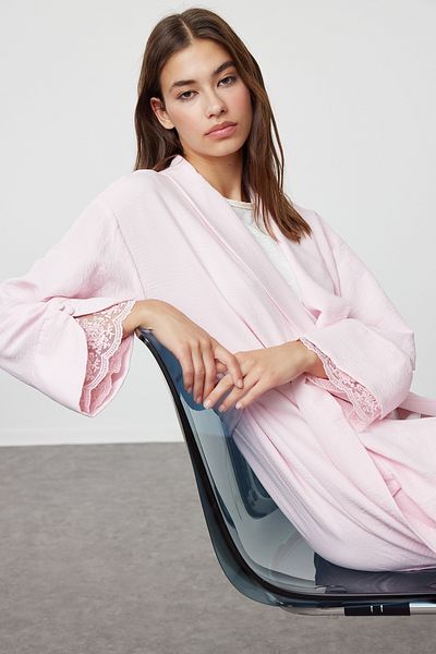 Trendyol Modest Puderfarbenes Ferace und Abaya mit Spitzendetails - TCTSS24KF00036