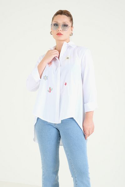 Giyim Dünyası Cămașă albă oversize pentru femei - design brodat