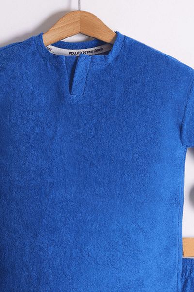 Pollito Set de 2 tricou și pantaloni scurți pentru băieți Saks, cu decolteu roșu, cu jumătate de plăcuță