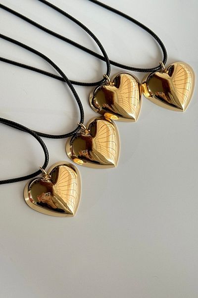 Lavian Accessories قلادة قلب بومبي ذهبية