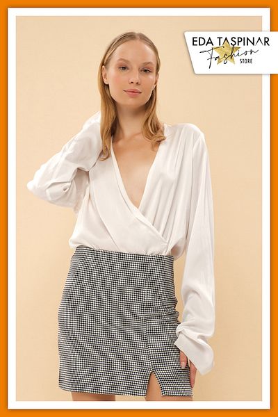 Eda Taşpınar Petit Square White Skirt