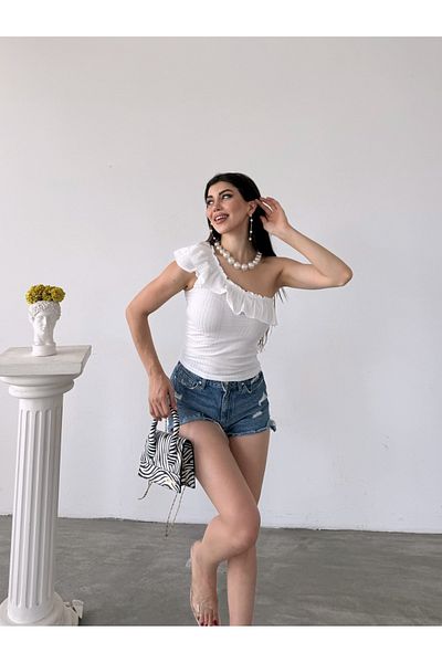 Fav Style Λευκή γυναικεία μπλούζα με βολάν με έναν ώμο
