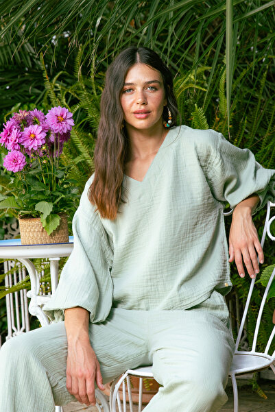 Handarte Nature حذاء Lodos باللون الأخضر النعناعي برقبة على شكل حرف V