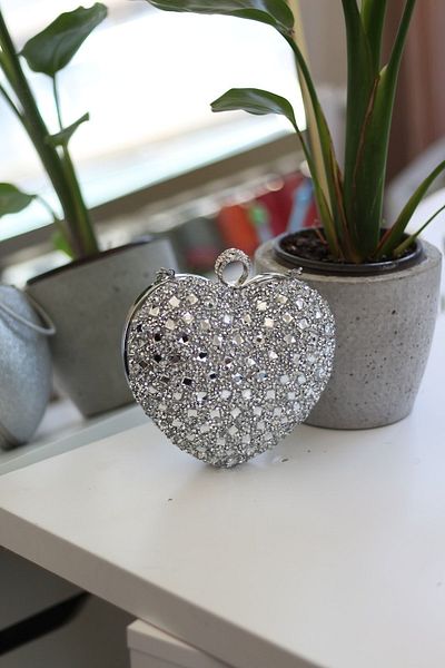 Moom Bag Geantă de seară de damă cu piatră argintie detaliată în formă de inimă